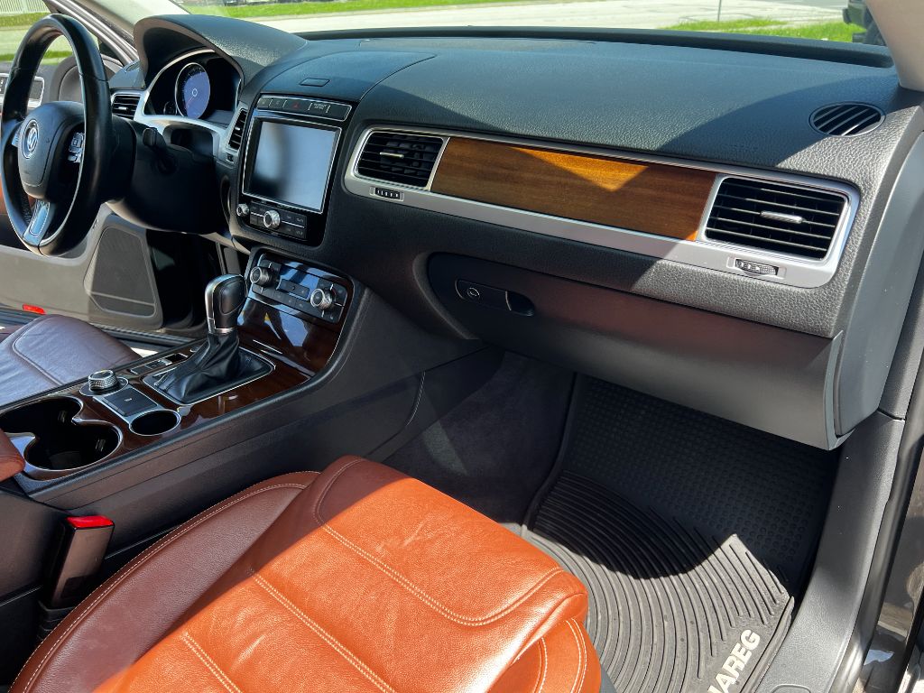 2015 Volkswagen Touareg - $22,995