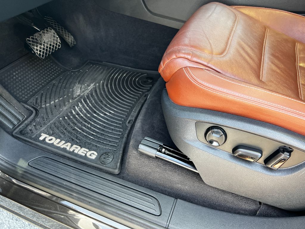 2015 Volkswagen Touareg - $22,995
