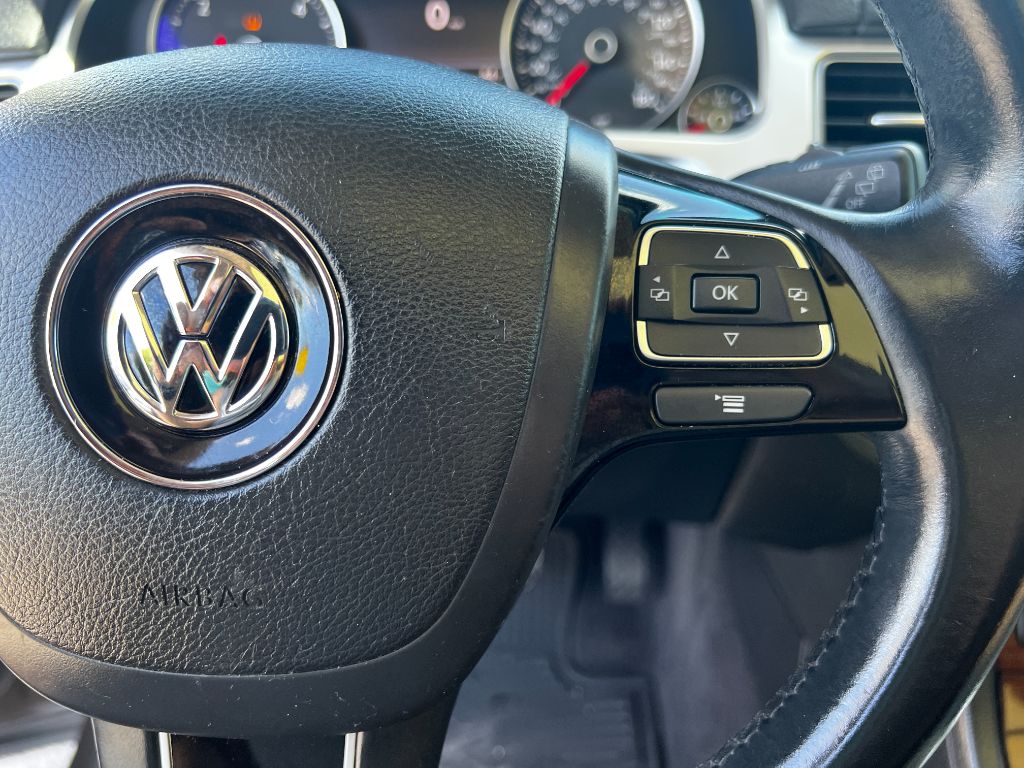 2015 Volkswagen Touareg LUX photo