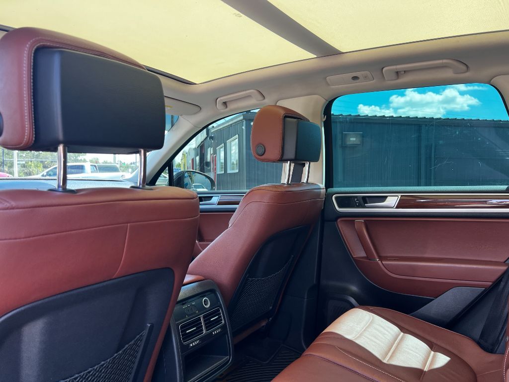 2015 Volkswagen Touareg - $22,995