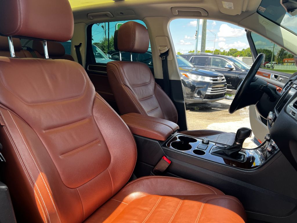 2015 Volkswagen Touareg - $22,995