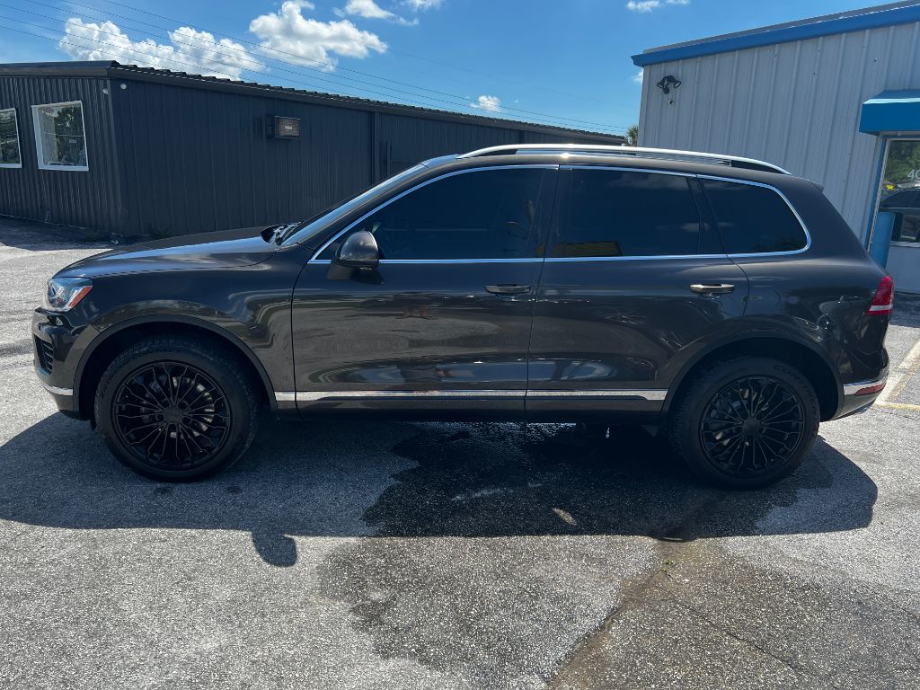 2015 Volkswagen Touareg - $22,995