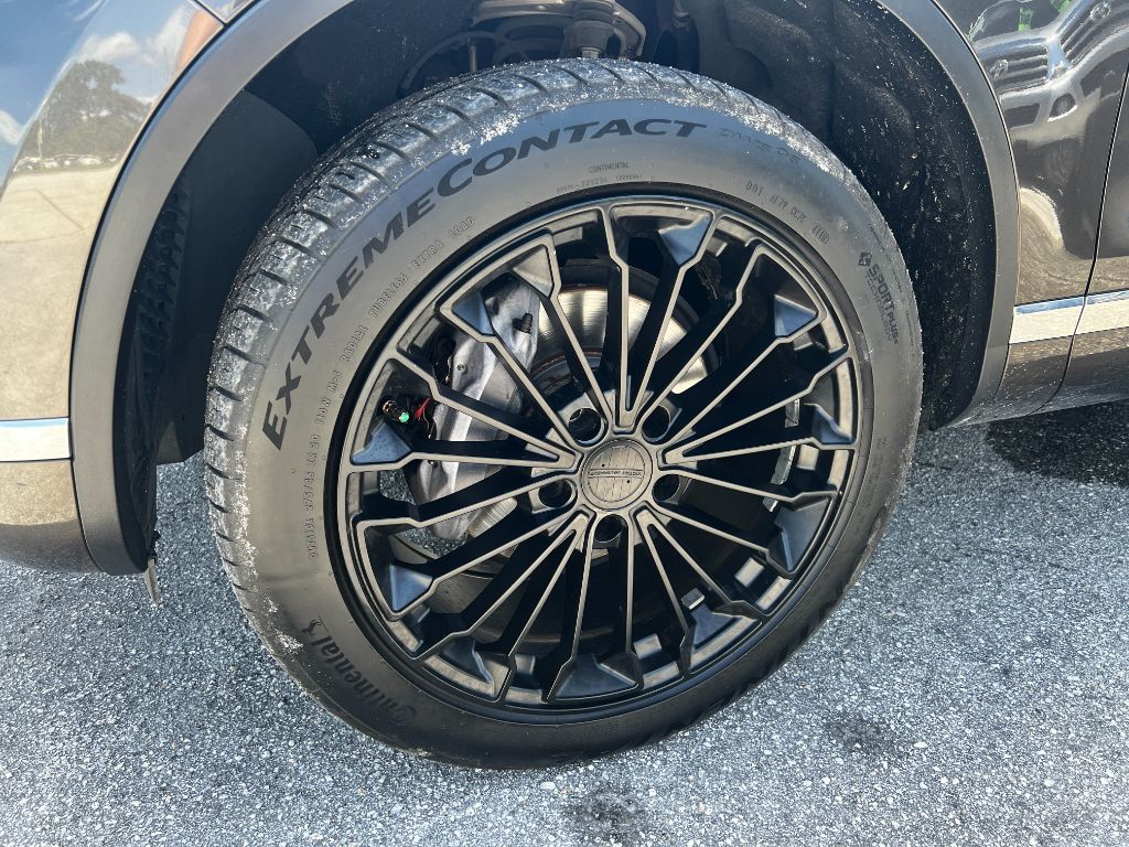 2015 Volkswagen Touareg - $22,995