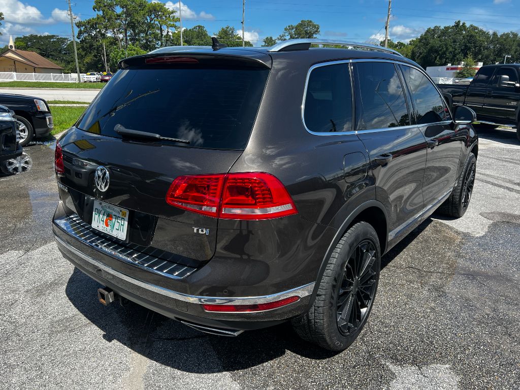2015 Volkswagen Touareg - $22,995
