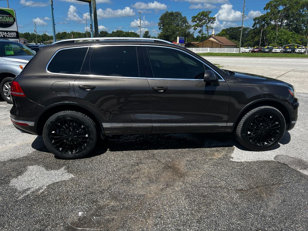 2015 Volkswagen Touareg - $22,995
