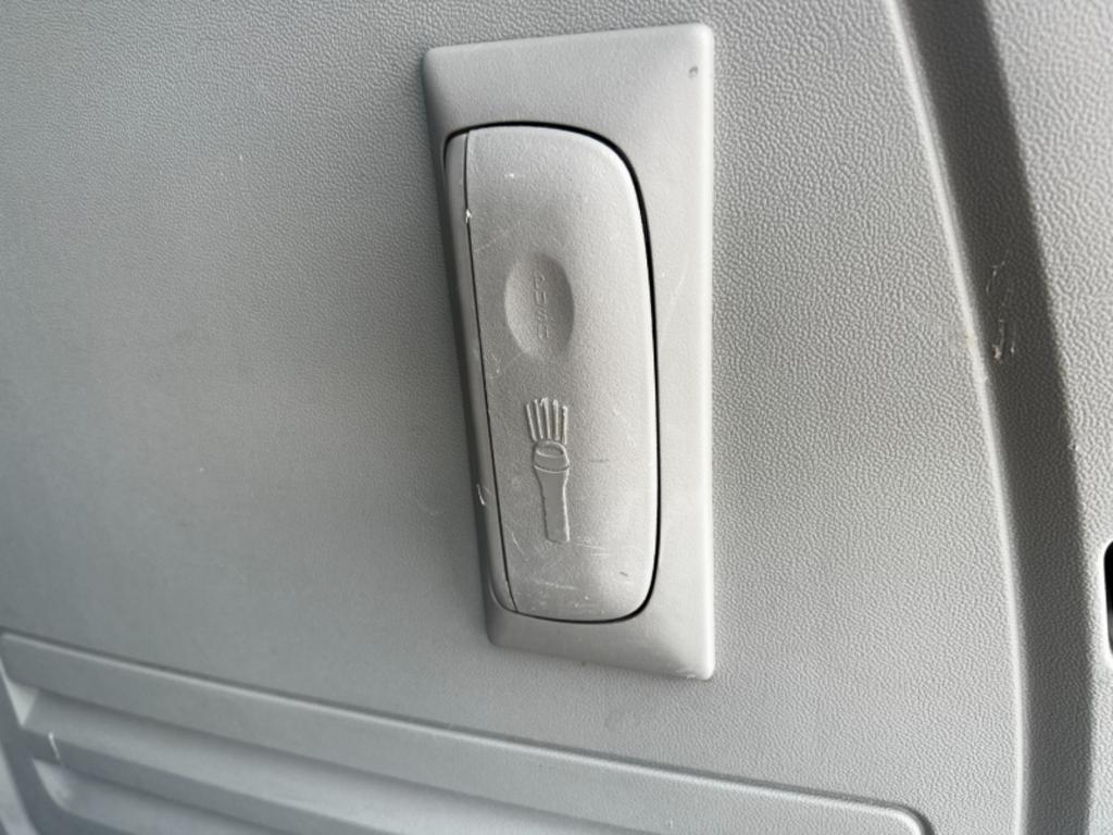 2014 Chrysler Town And Country - $15,995