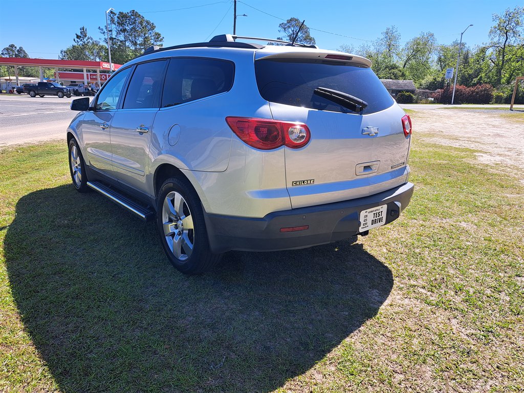 2011 Chevrolet Traverse LT photo
