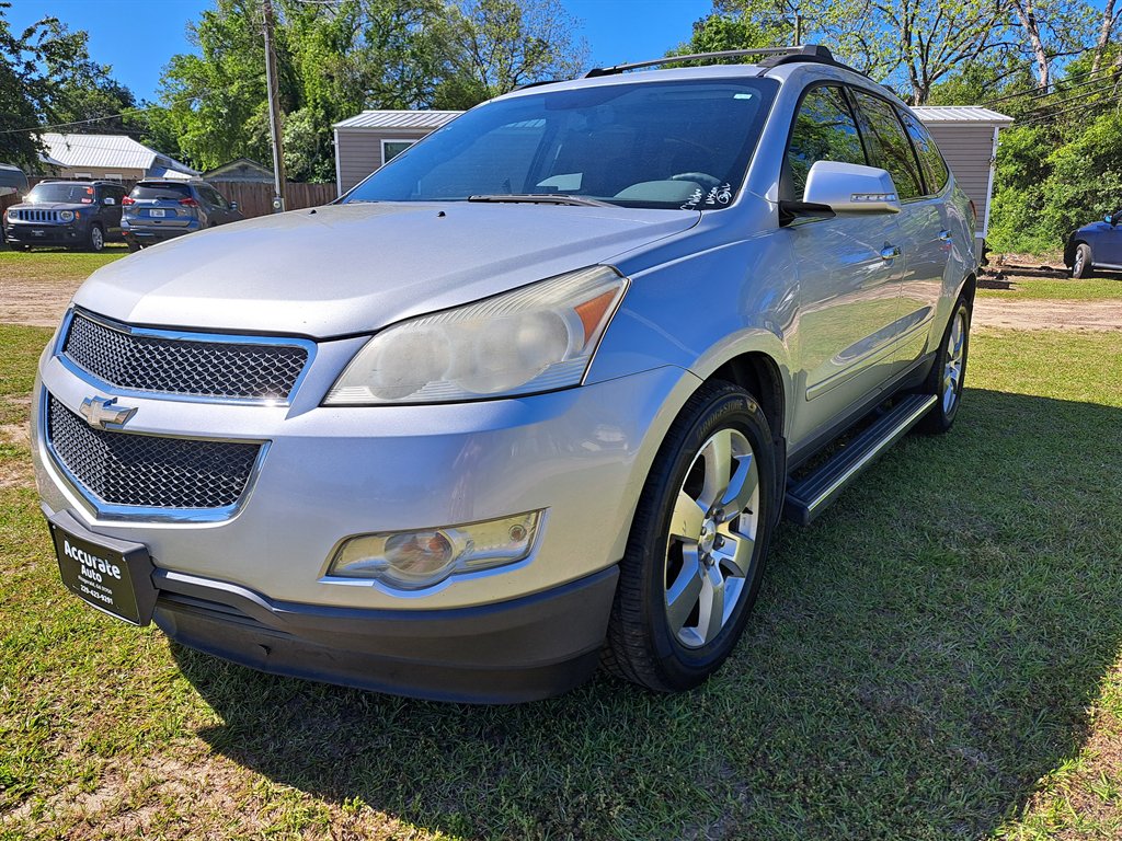 2011 Chevrolet Traverse LT photo