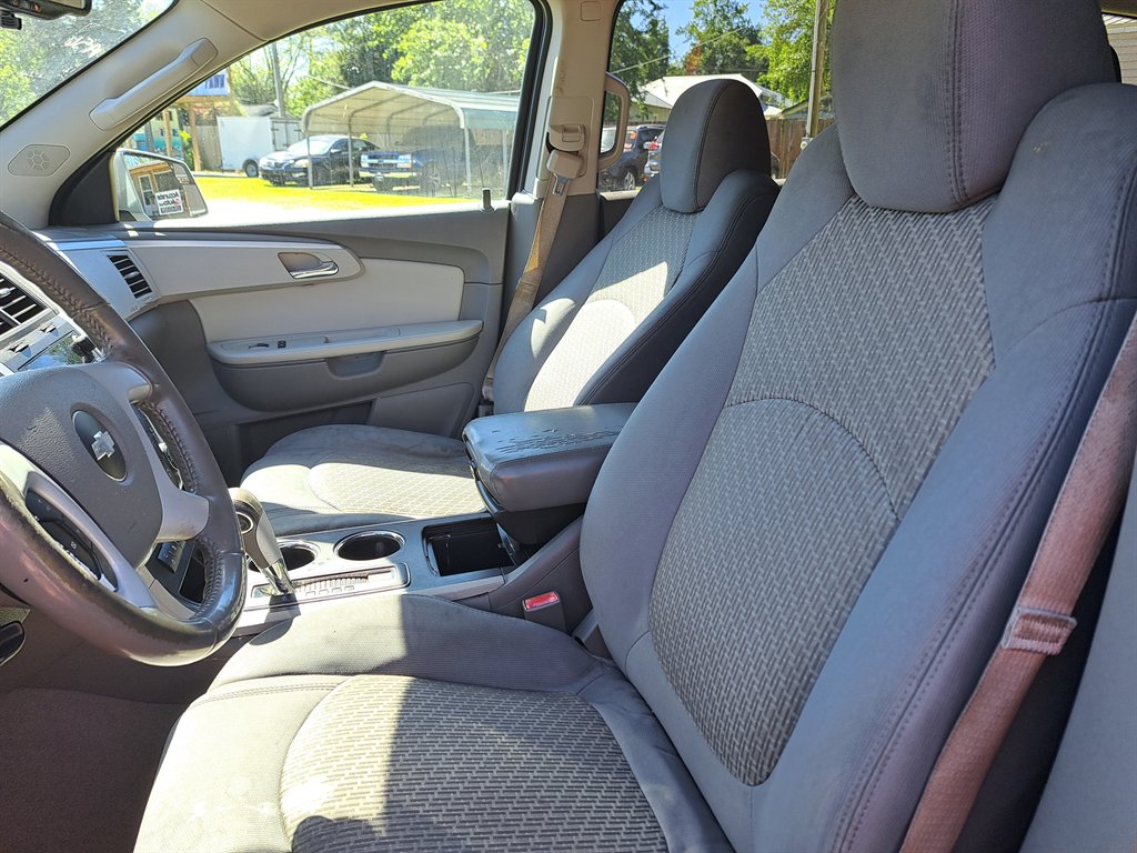 2011 Chevrolet Traverse LT photo