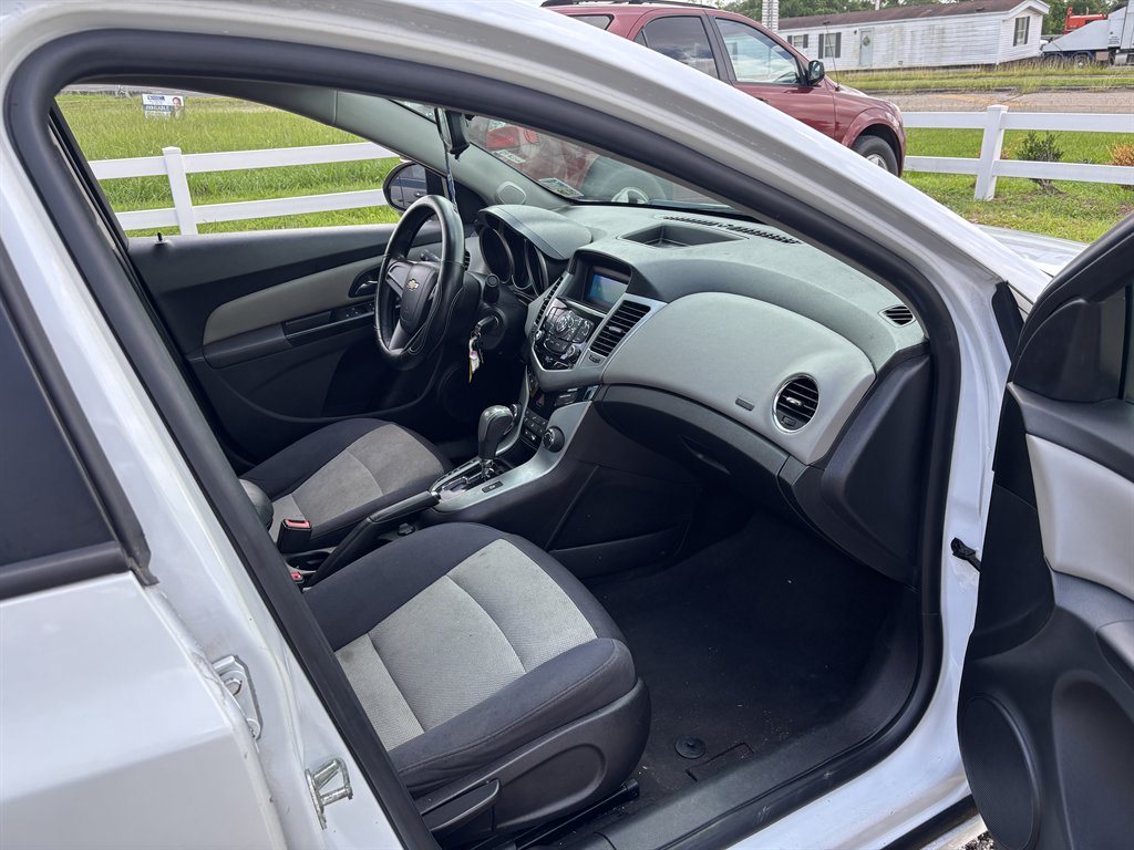 2014 Chevrolet Cruze LS Auto photo