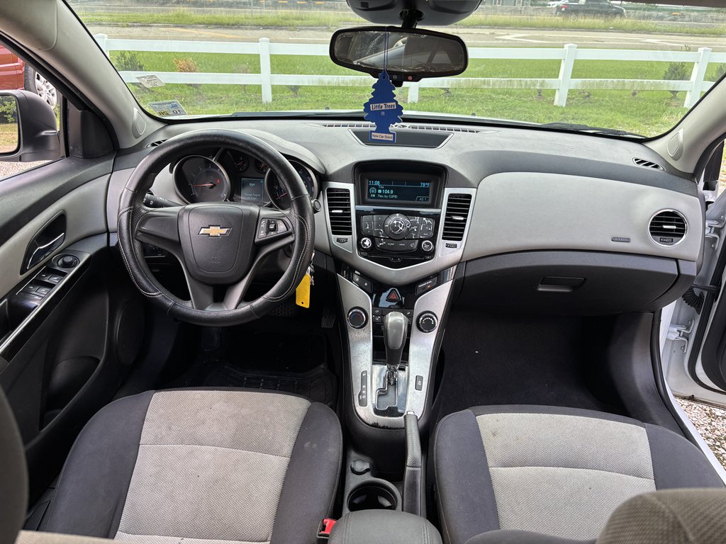 2014 Chevrolet Cruze LS Auto photo