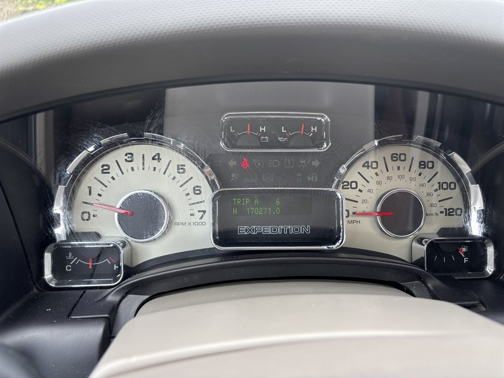 2013 Ford Expedition - $9,000