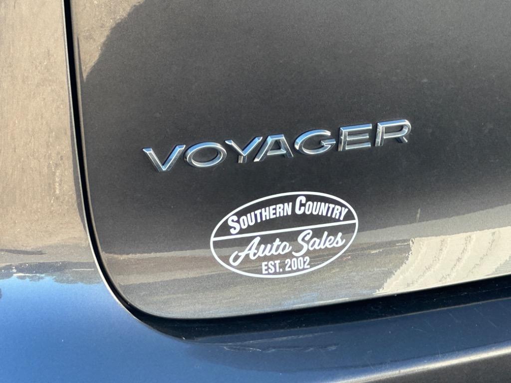 2020 Chrysler Voyager LXi photo
