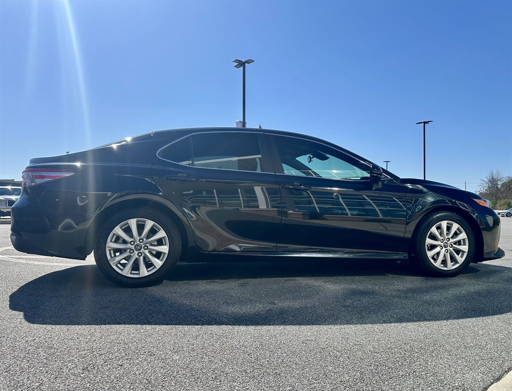 2019 Toyota Camry LE photo