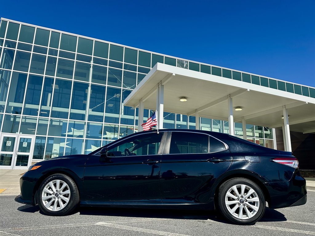 2019 Toyota Camry LE photo