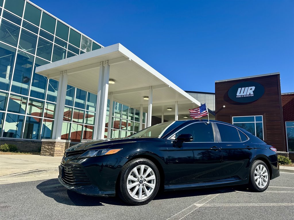 2019 Toyota Camry LE photo
