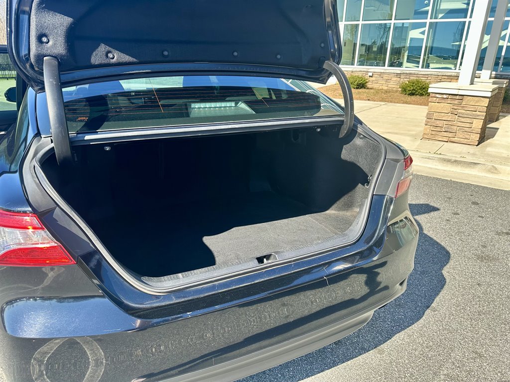 2019 Toyota Camry LE photo