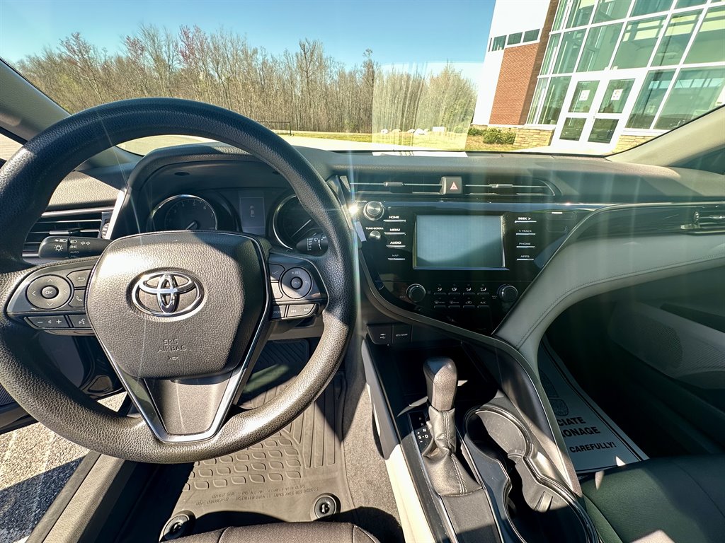 2019 Toyota Camry LE photo