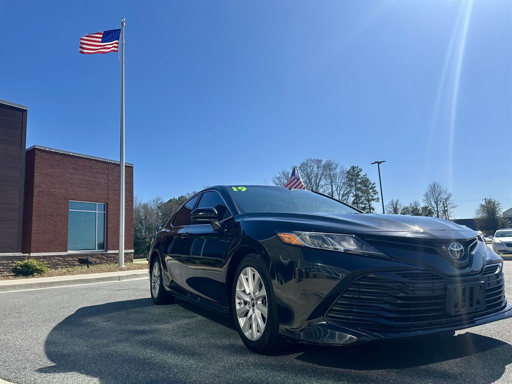 2019 Toyota Camry LE photo