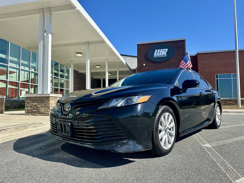 2019 Toyota Camry LE photo