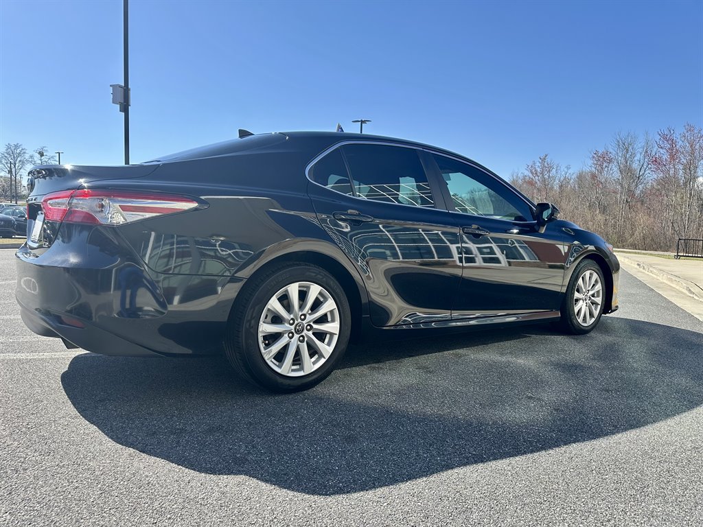 2019 Toyota Camry LE photo