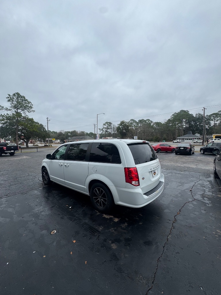 2018 Dodge Grand Caravan - $7,950