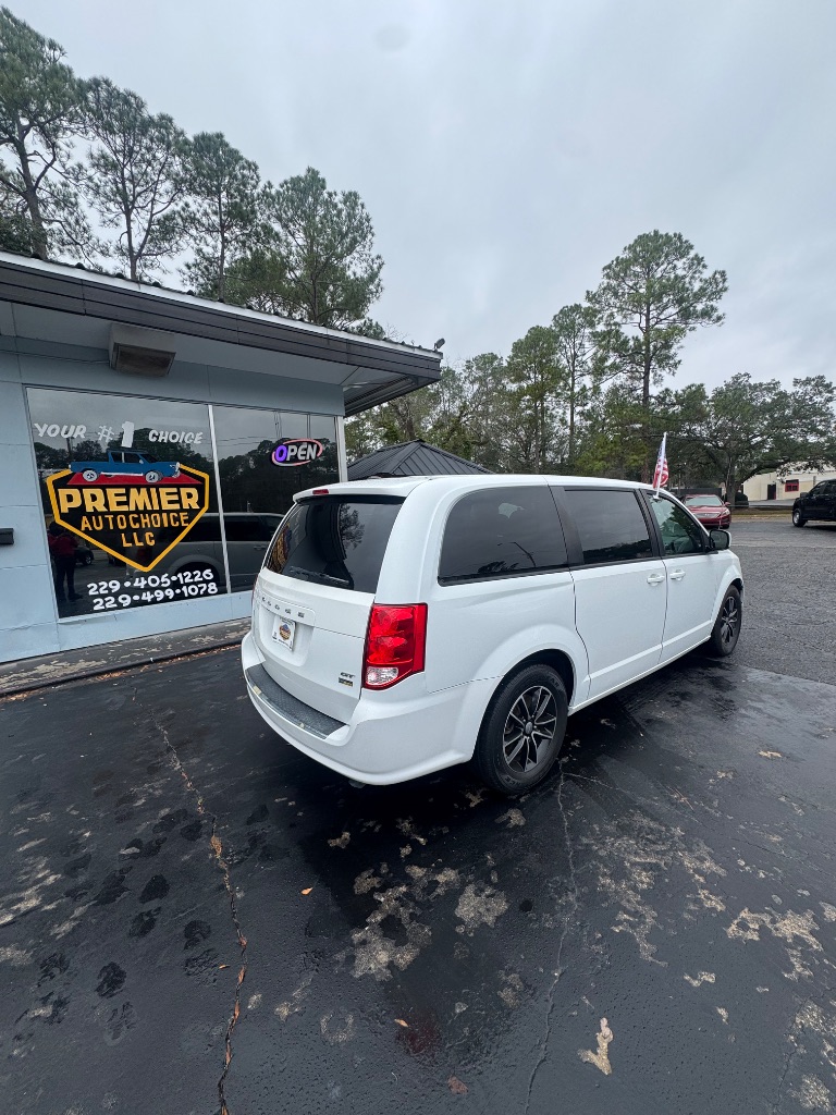 2018 Dodge Grand Caravan - $7,950