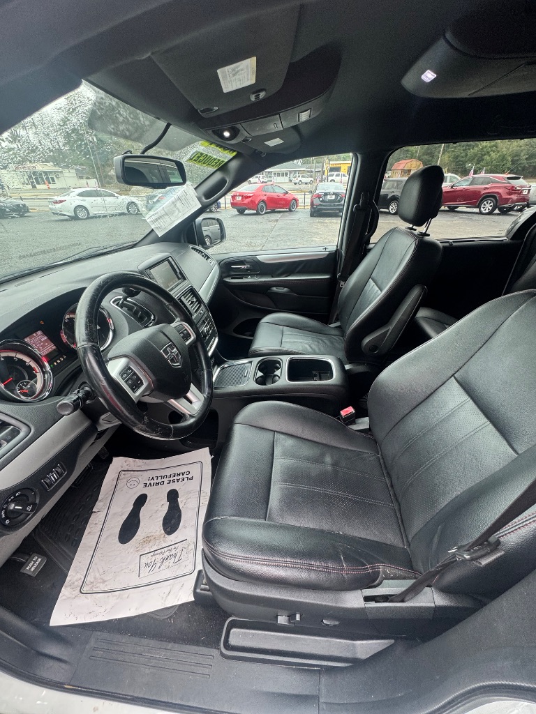 2018 Dodge Grand Caravan - $7,950