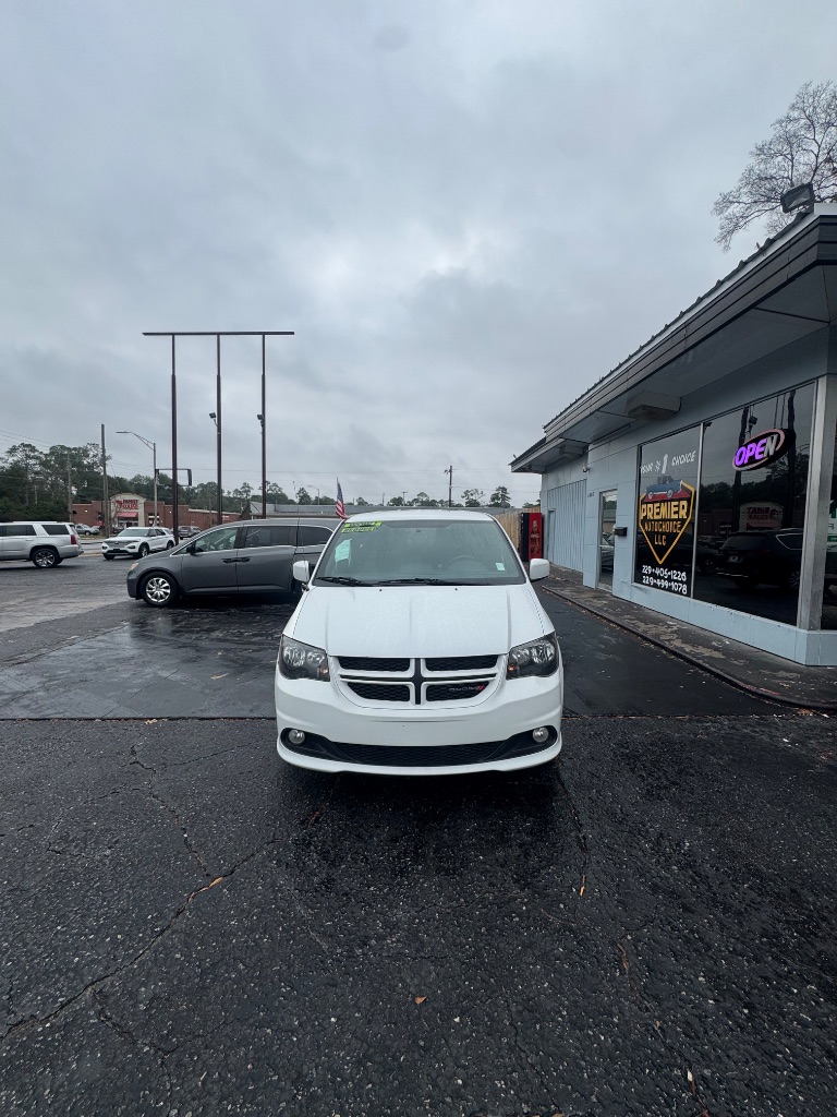 2018 Dodge Grand Caravan - $7,950