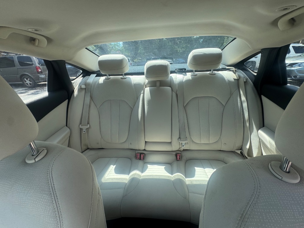 2015 Chrysler 200 - $10,495