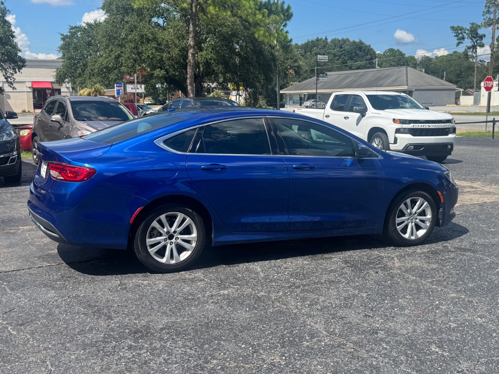 2015 Chrysler 200 - $10,495