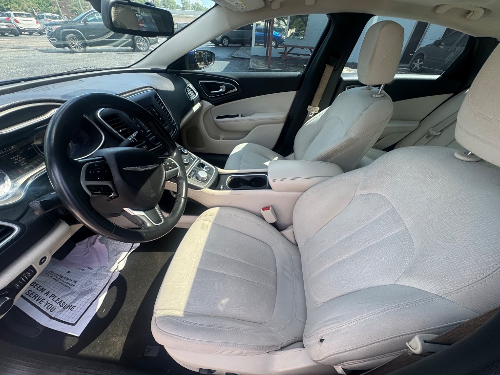 2015 Chrysler 200 - $10,495