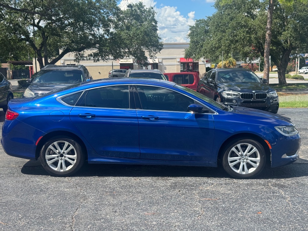 2015 Chrysler 200 - $10,495