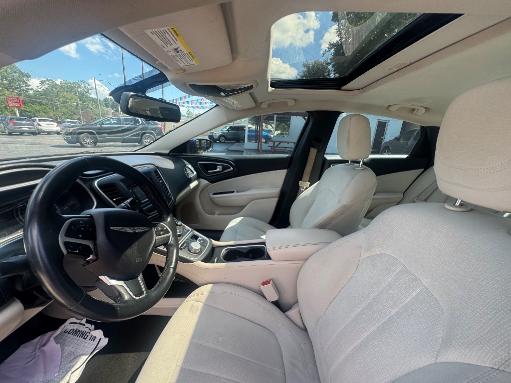 2015 Chrysler 200 - $10,495