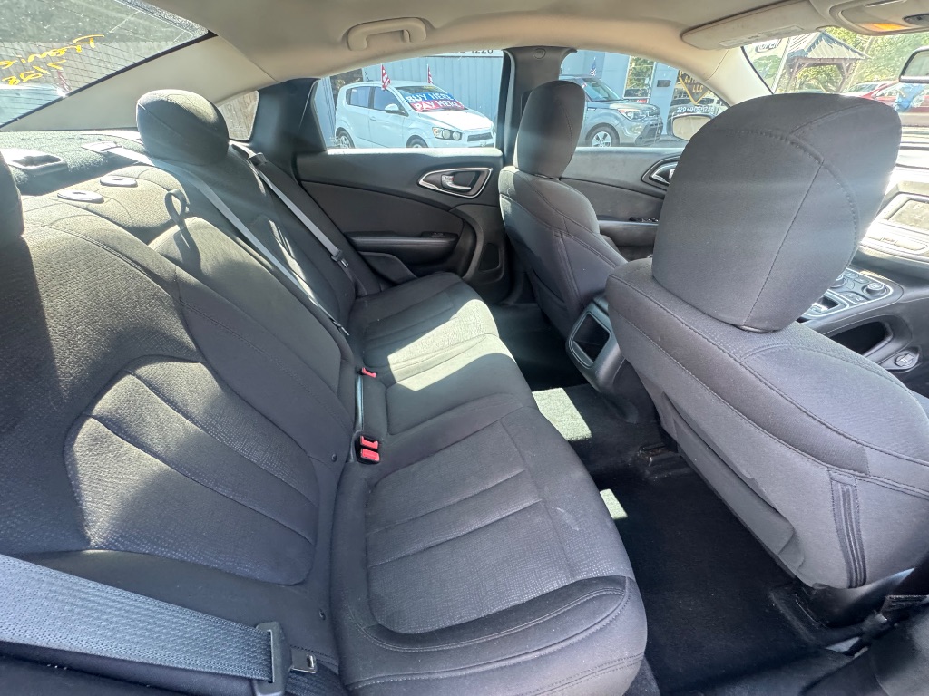 2016 Chrysler 200 - $8,950
