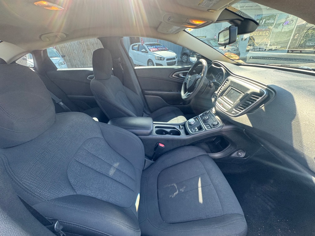 2016 Chrysler 200 - $8,950
