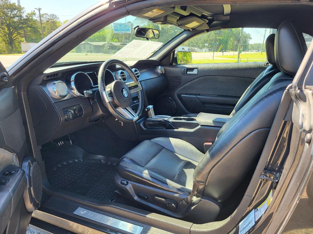 2007 Ford Mustang V6 Deluxe photo