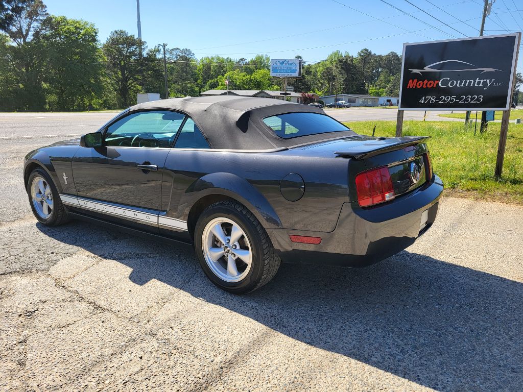 2007 Ford Mustang V6 Deluxe photo