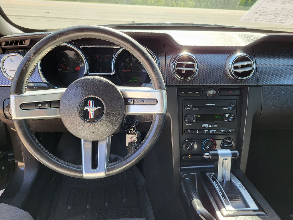 2007 Ford Mustang V6 Deluxe photo