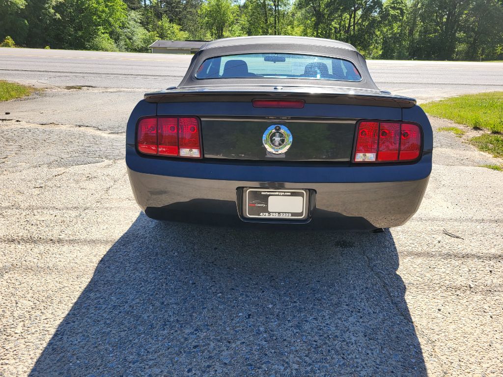 2007 Ford Mustang V6 Deluxe photo