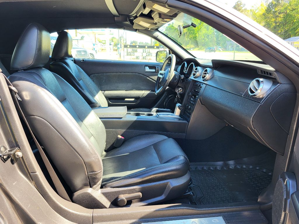 2007 Ford Mustang V6 Deluxe photo