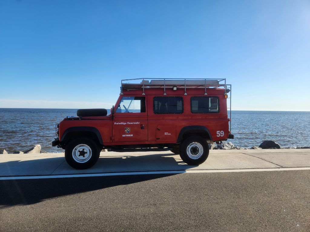 1989 Land Rover Defender 110 Red photo