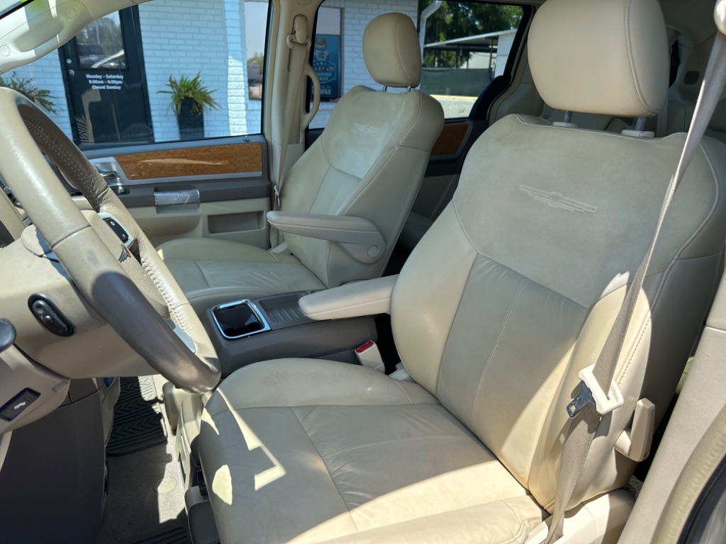 2008 Chrysler Town & Country Limited photo