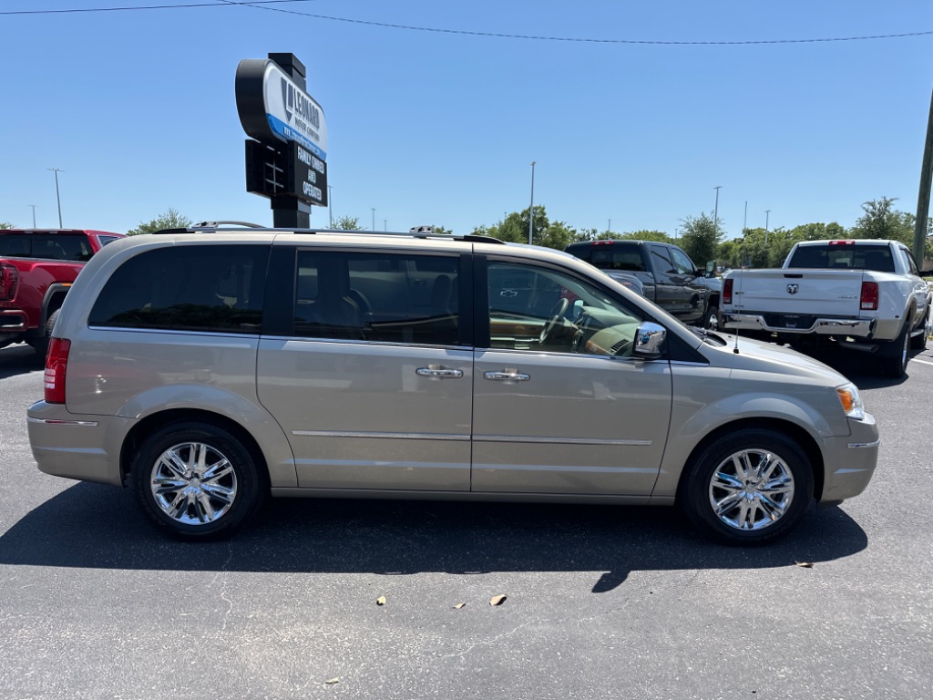 2008 Chrysler Town & Country Limited photo