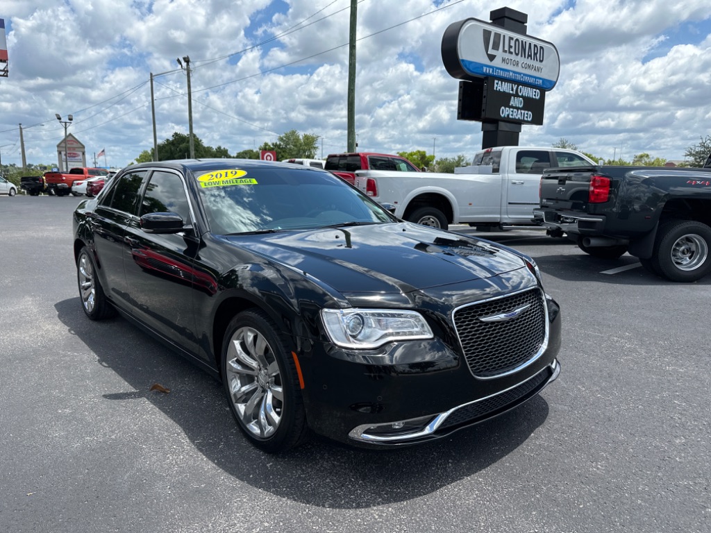 2019 Chrysler 300 Touring photo