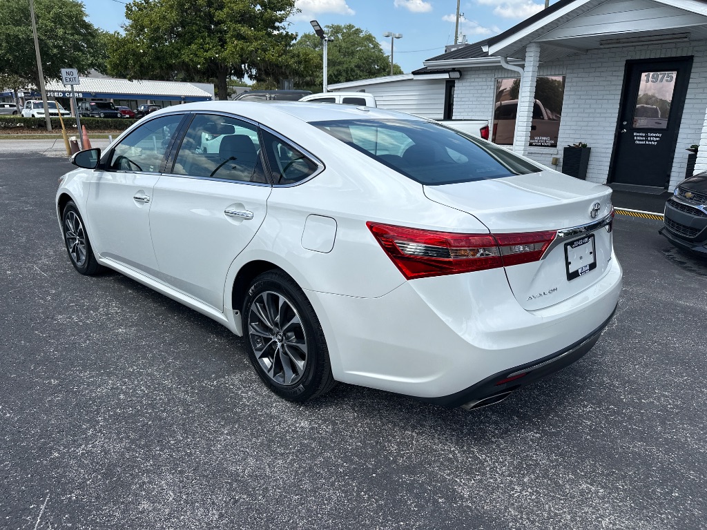 2016 Toyota Avalon XLE Plus photo