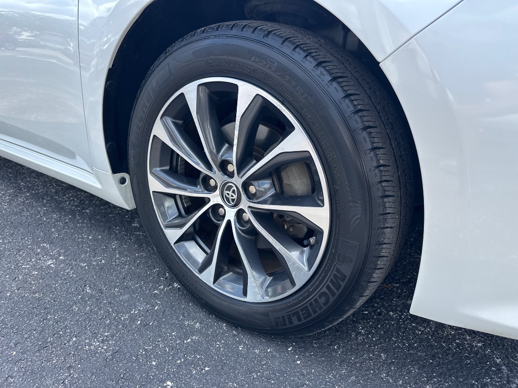 2016 Toyota Avalon XLE Plus photo
