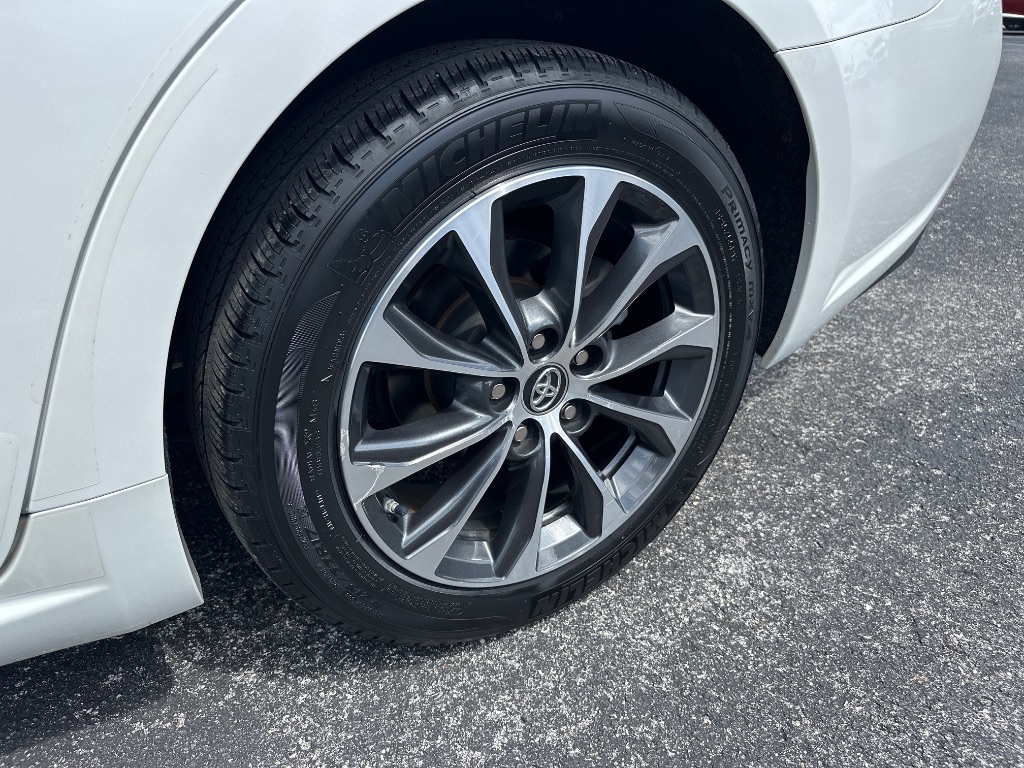 2016 Toyota Avalon XLE Plus photo