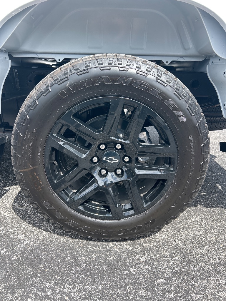 2025 Chevrolet Silverado 1500 Custom photo 20