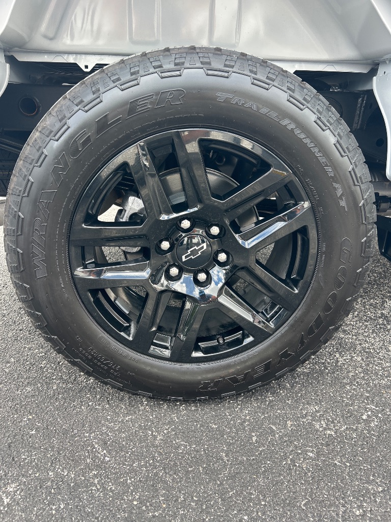 2025 Chevrolet Silverado 1500 Custom photo 21